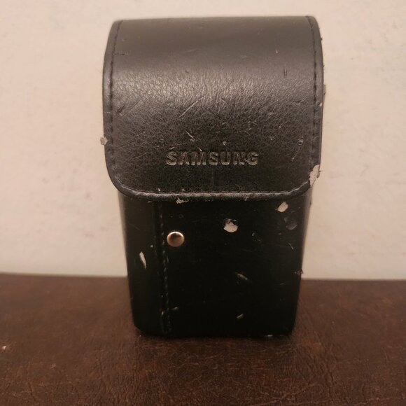 SAMSUNG HZ30W  12MP Compact Digital Camera with Charger (Tested) - Picture 8 of 9